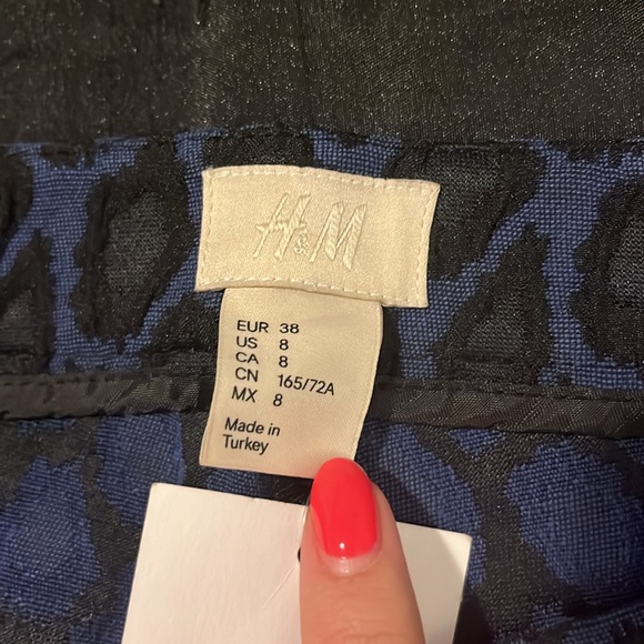 H&M Mid Rise Pants Animal Print Blue Black Zipper Closure size 8~NEW WITH TAG!~ - Picture 4 of 7